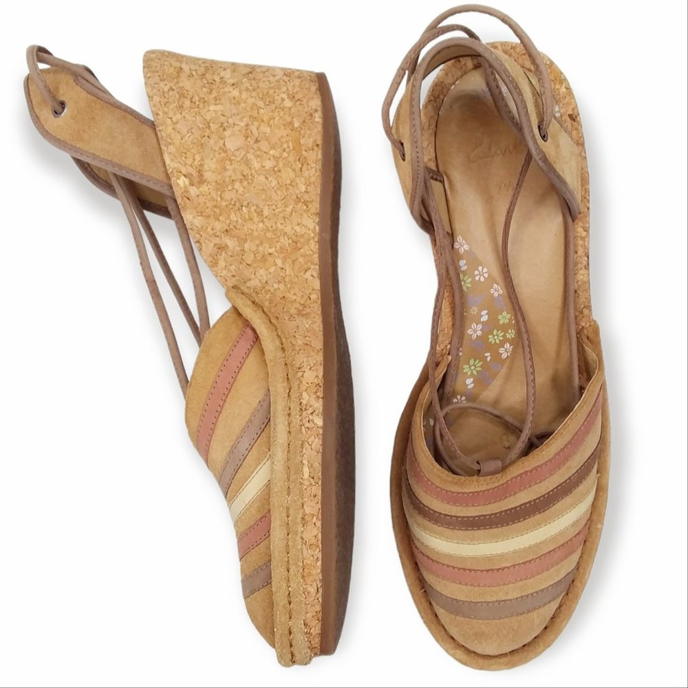 Clarks Cork Wedge Sandals Size 7.5 Tan Suede Slip On Leg Wrap Tie Boho Comfort